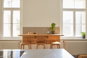 Küche mit Sitzgelegenheit